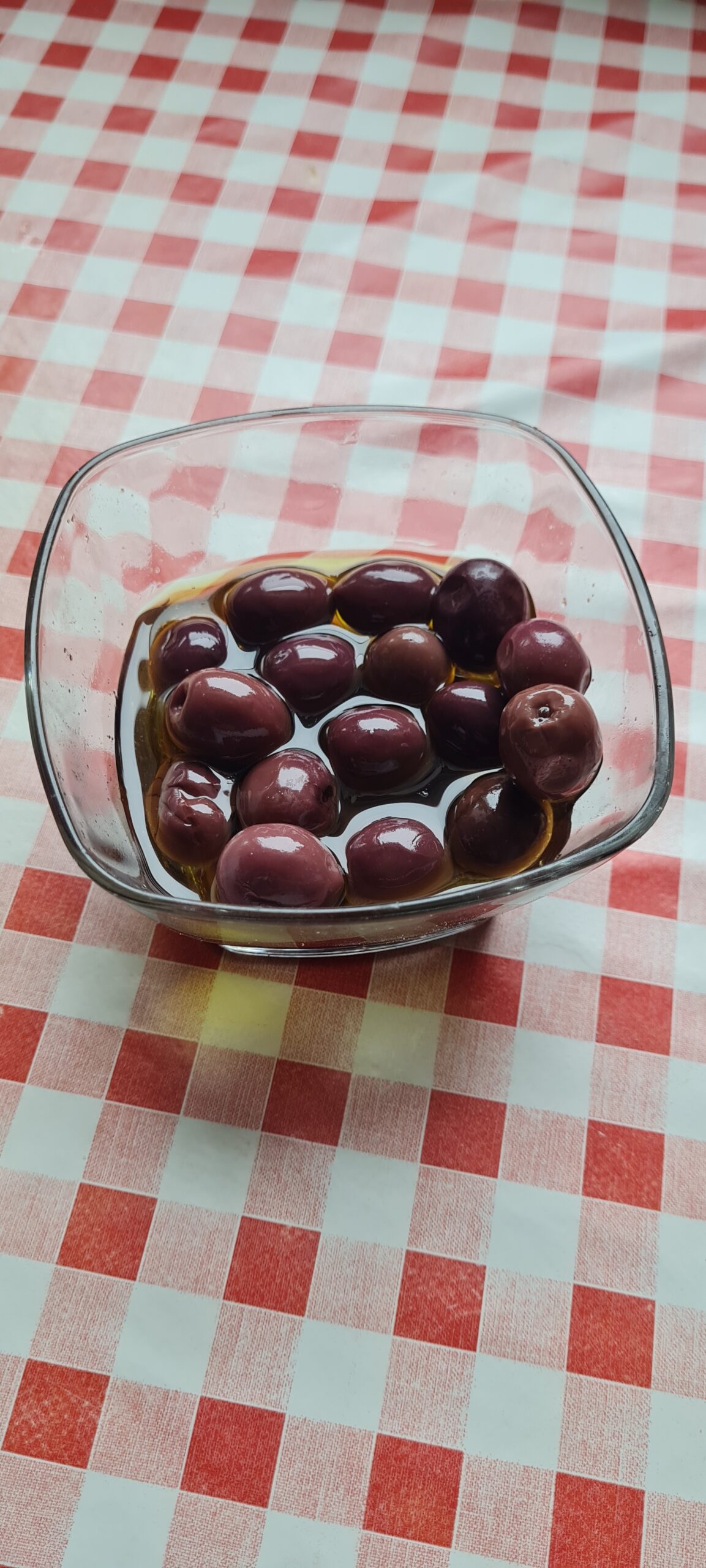 Turkisk frukost med oliver perfekt produkt för raw food frukostbuffén